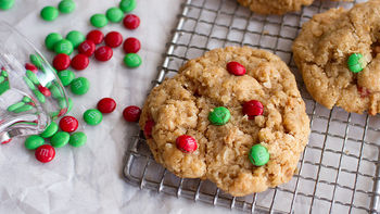 Easy Holiday Oatmeal Cookies