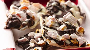 Peppermint Muddy Buddies Bark