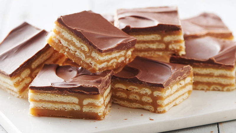 Barres de caramel aux craquelins triple couche