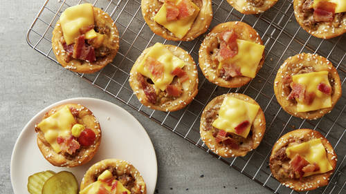 Bacon Cheeseburger Biscuit Cups Recipe Pillsbury Com