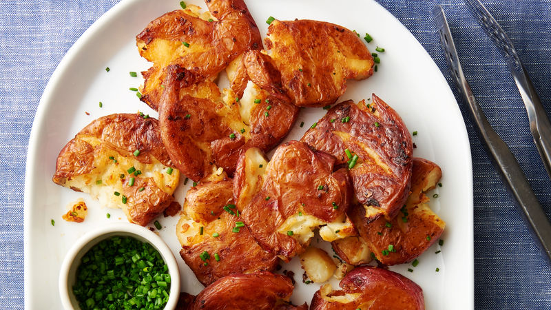 Crispy Garlic Smashed Potatoes Recipe Bettycrocker Com