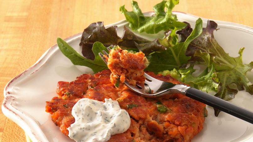 Salmon Burgers with Sour Cream-Dill Sauce
