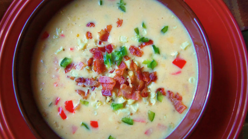 Sopa de Tocineta y Queso Cheddar con Cerveza