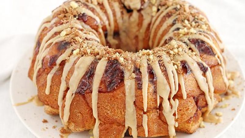 How To Make Monkey Bread - Peanut Butter and Jelly Monkey Bread Recipe | Homemade Recipes http://homemaderecipes.com/course/breakfast-brunch/how-to-make-monkey-bread