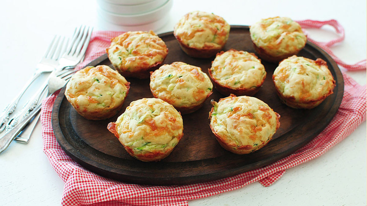 Cheesy Garlic Zucchini Muffins