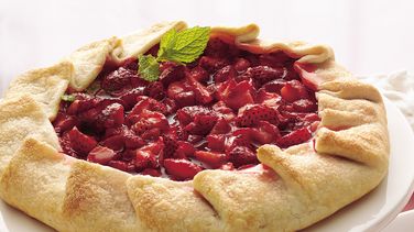 Rustic Strawberry Tart with Strawberry Cream