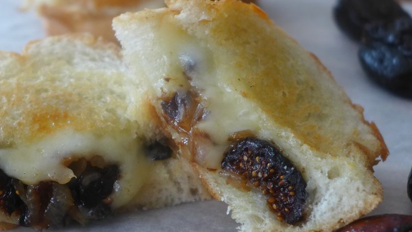 Grilled Cheese Sandwich with Figs and Caramelized Onions