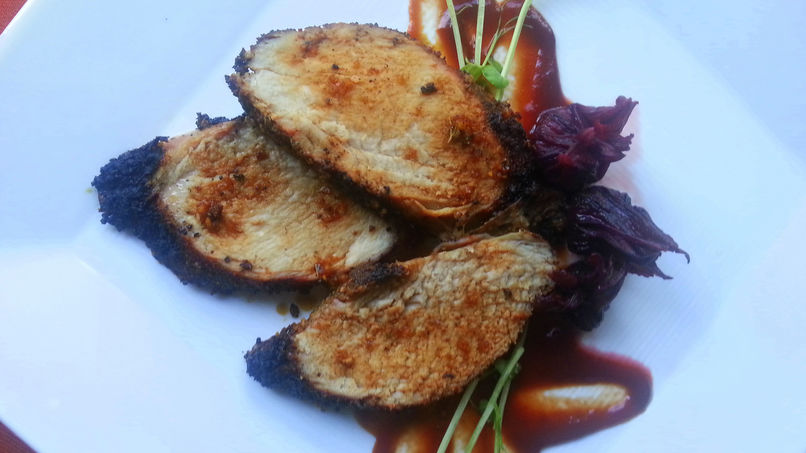 Filete de Lomo de Puerco con Salsa de Hibisco y Chipotle