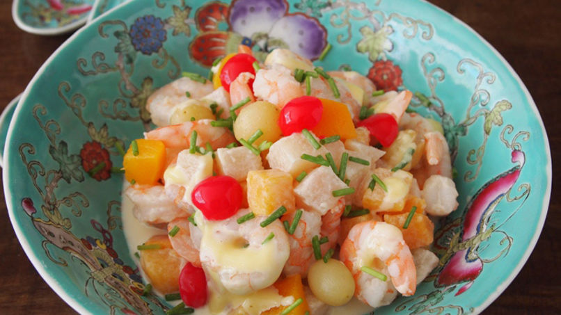 Ensalada Rápida de Camarones y Frutas