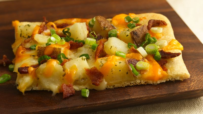 Cheap Dinner Recipes - Baked Potato Pizza| Homemade Recipes http://homemaderecipes.com/quick-easy-meals/cheap-dinner-recipes