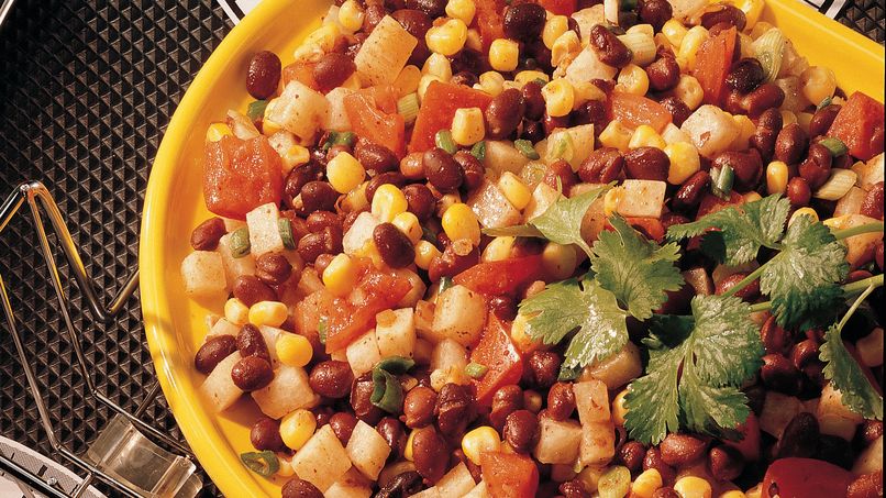 Ensalada colorida de frijoles negros