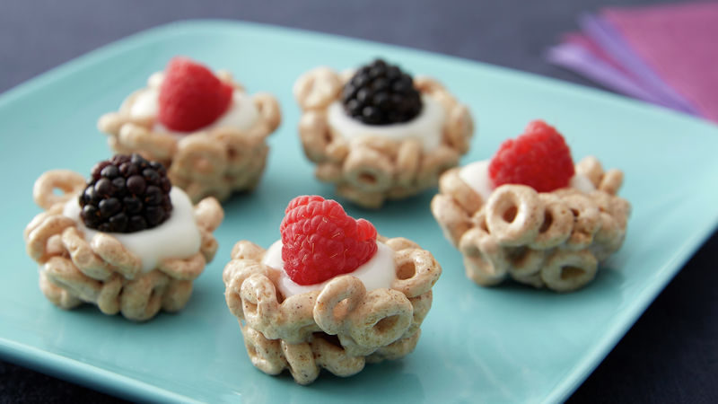 Cheerios™ Tarts with Yogurt and Berries