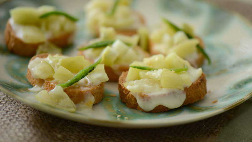 Tostaditas de Queso Manchego con Tomatillo