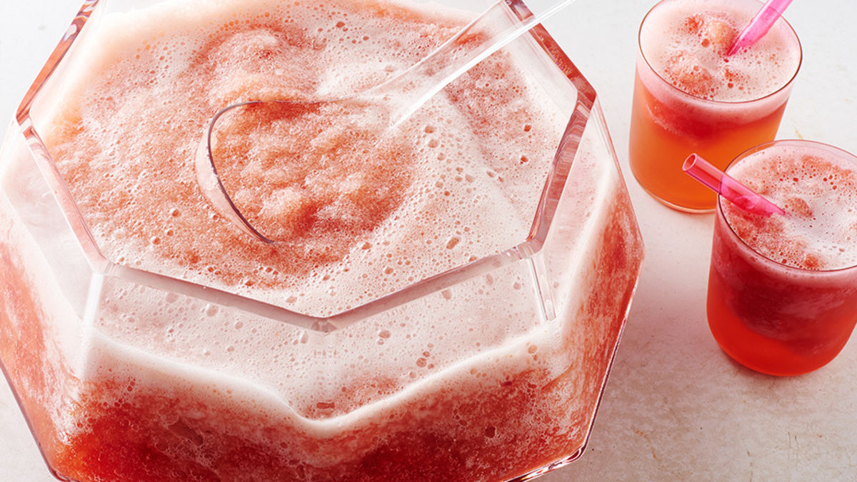 28 Big-Batch Non-Alcoholic and Alcoholic Drinks for Parties