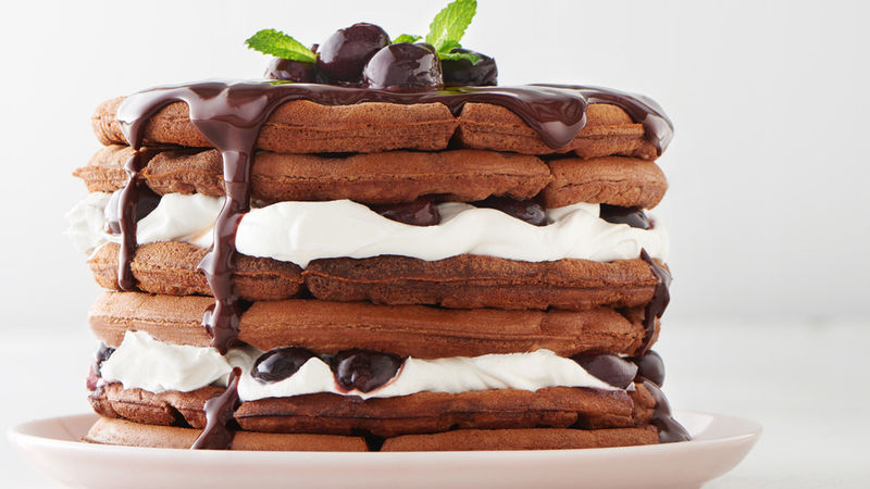 Gâteau de gaufres forêt-noire aux cerises