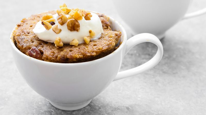 Gâteau aux bananes dans une tasse