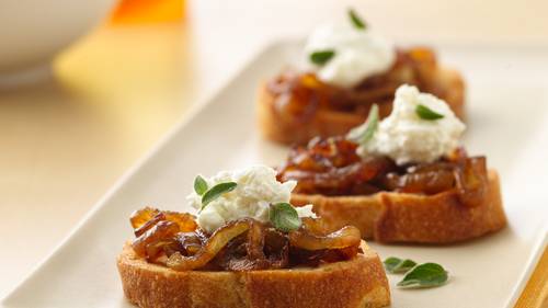 Caramelized Onion and Goat Cheese Crostini_image