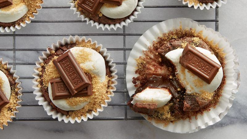 Gooey S’mores Brownie Cups