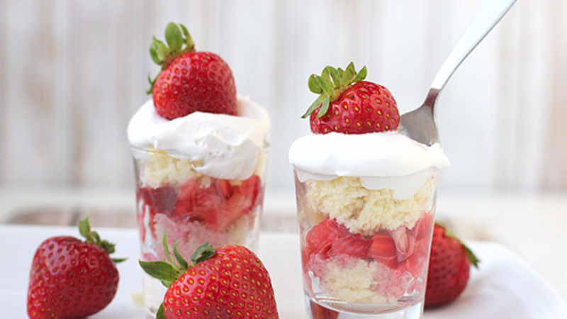 mini strawberry shortcake cups