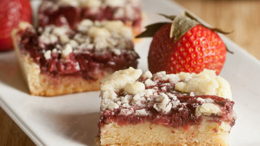 Strawberry-Cheesecake Cookie Bars Recipe - Pillsbury