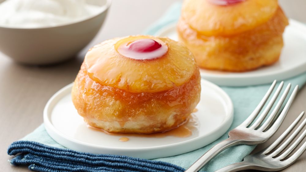 Biscuit pineapple upside down cake Pineapple Upside Down Biscuits – canned biscuits filled with a brown sugar pineapple mixture and baked until golden brown! A quick and easy breakfast! Lately I’ve .