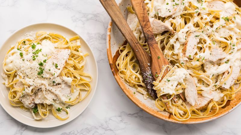 Copycat Olive Garden™ Chicken Alfredo Recipe - Tablespoon.com