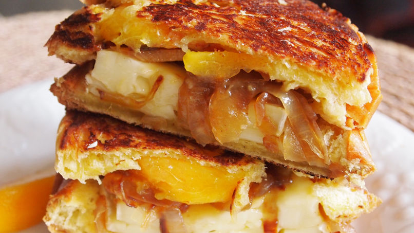 Panini de Brie y Duraznos