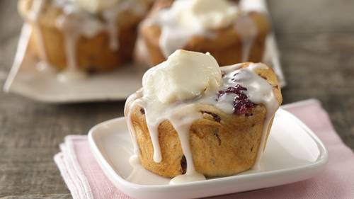 Creamy Fruit and Nut Cinnamon Roll Cups-image
