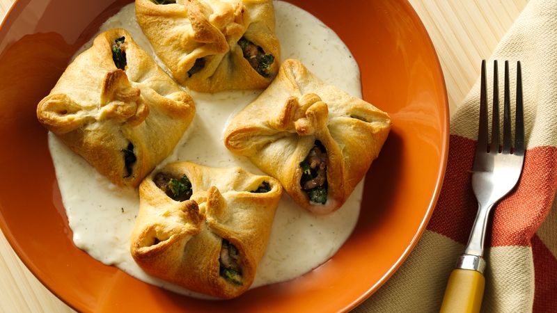 Spinach Bundles with Creamy Wine Sauce