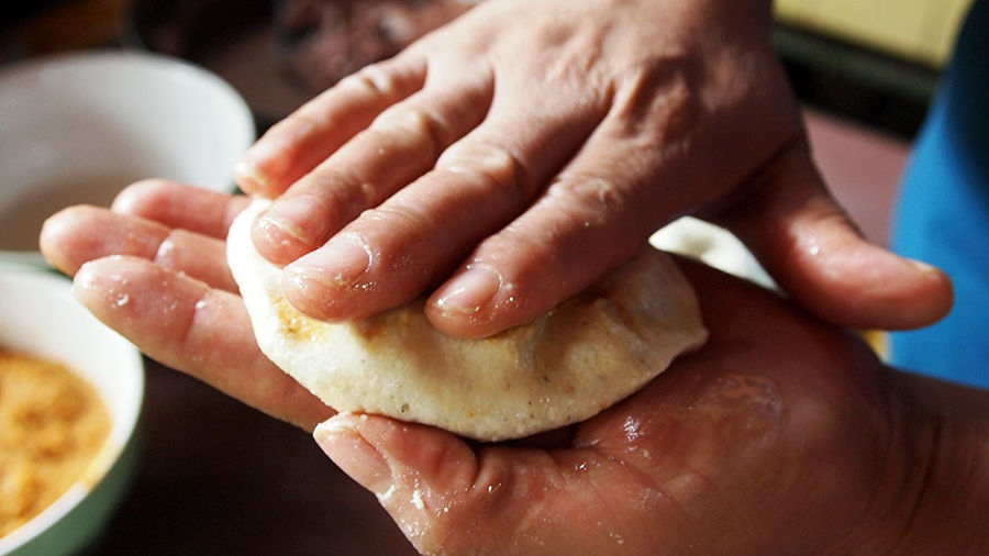 Pupusas Revueltas With Red Sauce Recipe Quericavida Com