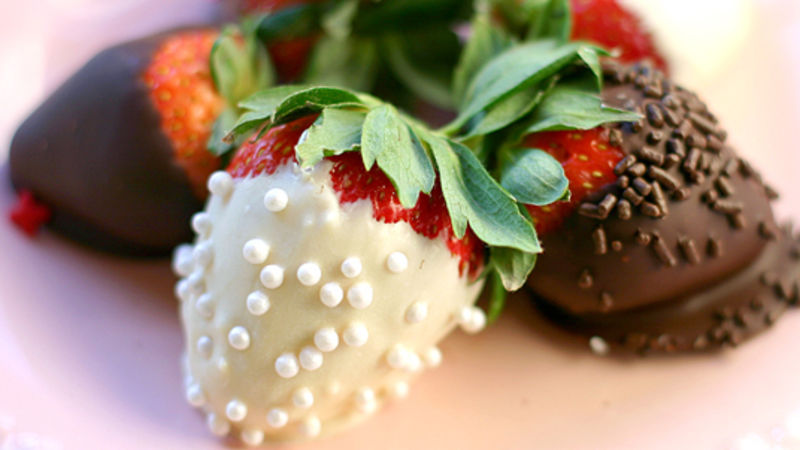 Chocolate Covered Strawberries - Pass Me Some Tasty