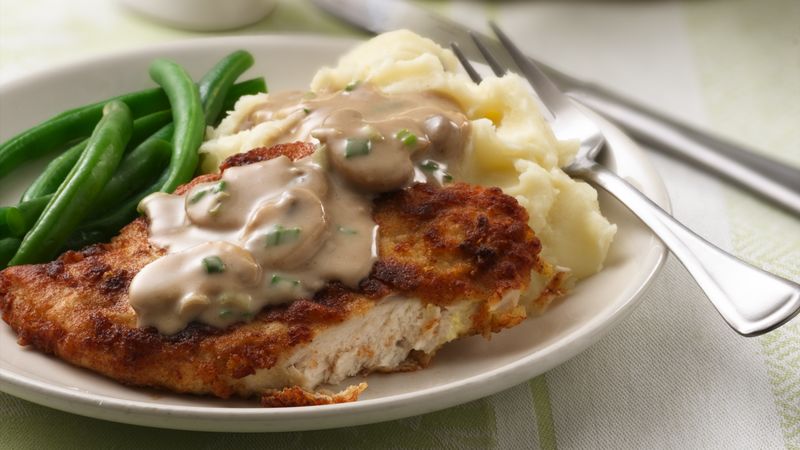 Poitrines de poulet avec une sauce aux champignons crémeuse