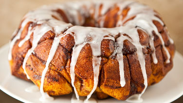 Cream Cheese-Cinnamon Roll Monkey Bread