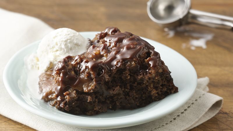 Slow Cooker Hot Fudge Sundae Cake | Easy Slow Cooker Recipes For Thanksgiving | slow cooker recipes for thanksgiving | thanksgiving side dishes