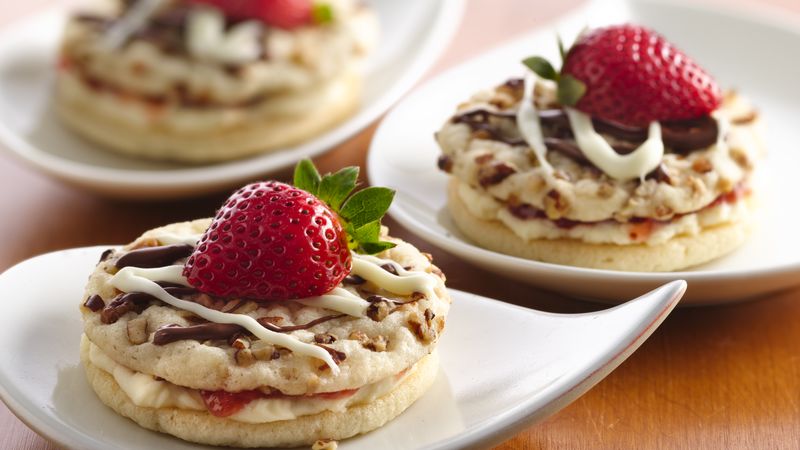 Strawberries & Cream Sugar Cookie Sandwiches