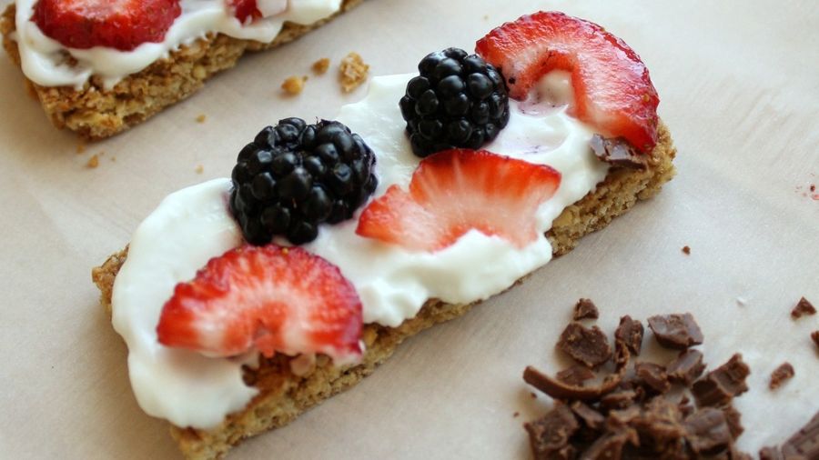 Granola Bars with Yogurt and Fruit Recipe