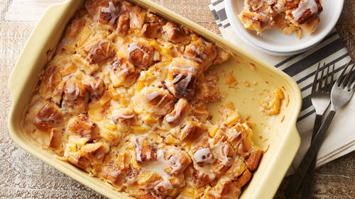Cinnamon Roll-Peach Pie Breakfast Casserole