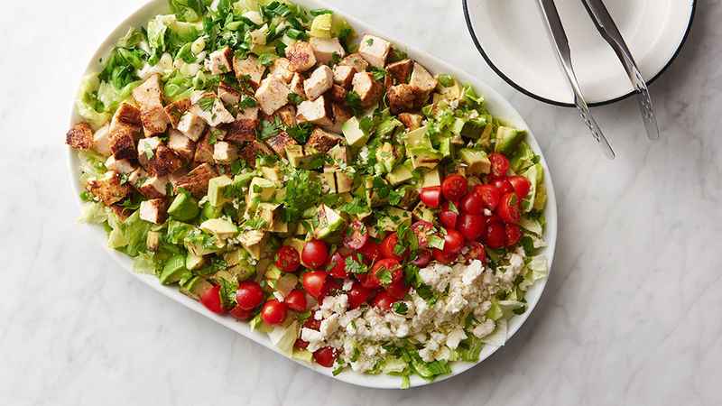 Salade au guacamole et au poulet grillé