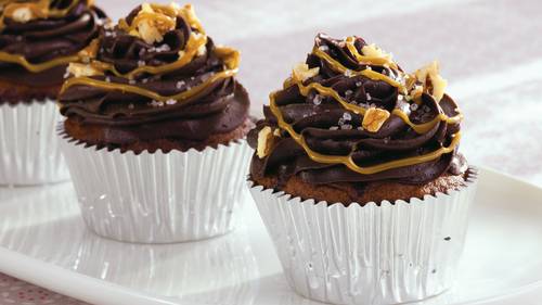 Salted Turtle Cupcakes-image