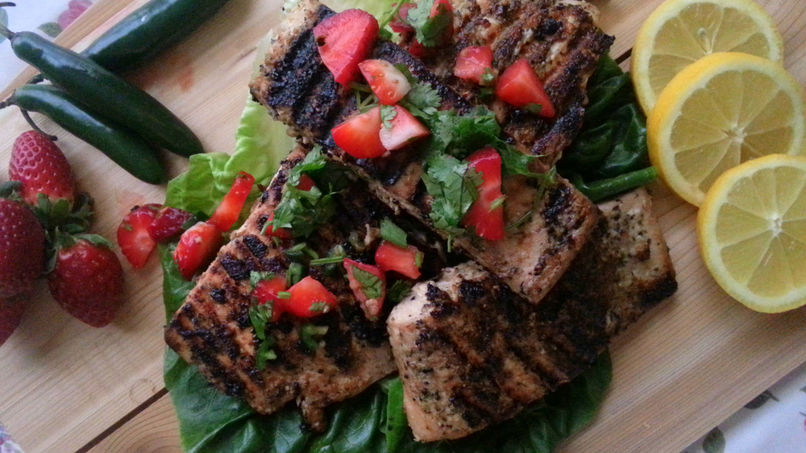 Salmón Asado con Salsa de Fresas