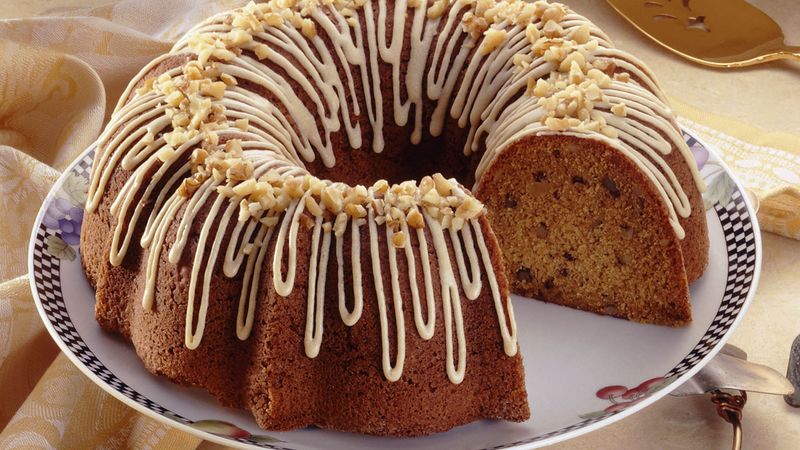 nutty graham picnic cake
