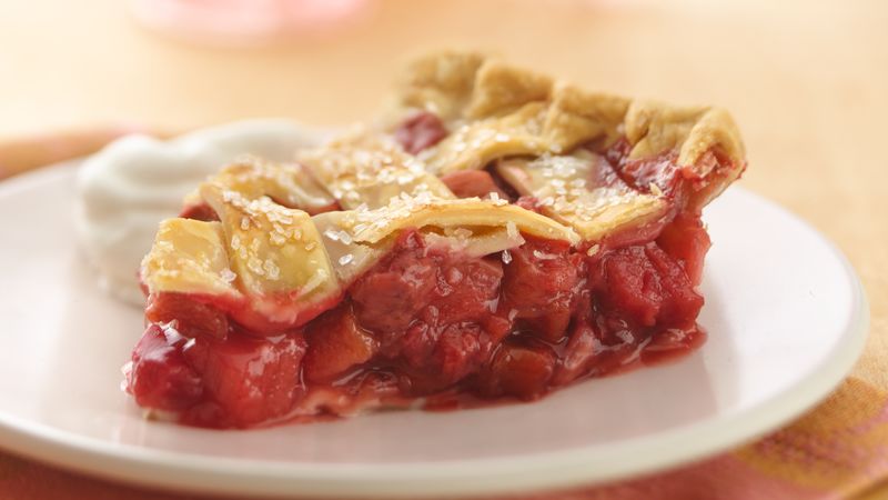 Tarte aux fraises et à la rhubarbe en treillis