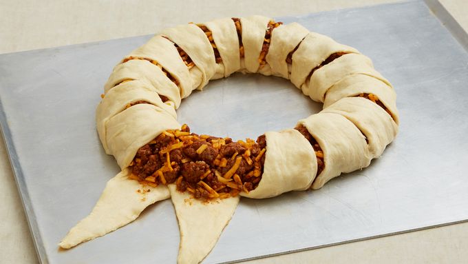 cheesy gordita crunch crescent ring