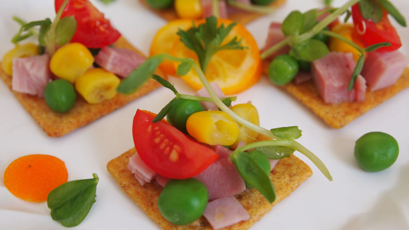 Crostini de Jamón y Alverjitas