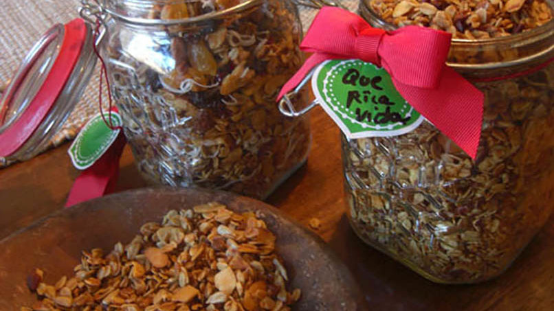 Homemade Granola Gift Jars