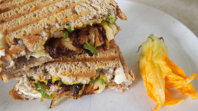 Sándwich Tostado de Queso y Jalapeño