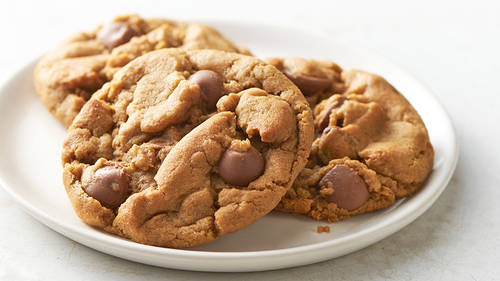 5-Ingredient Peanut Butter Chocolate Chip Cookies