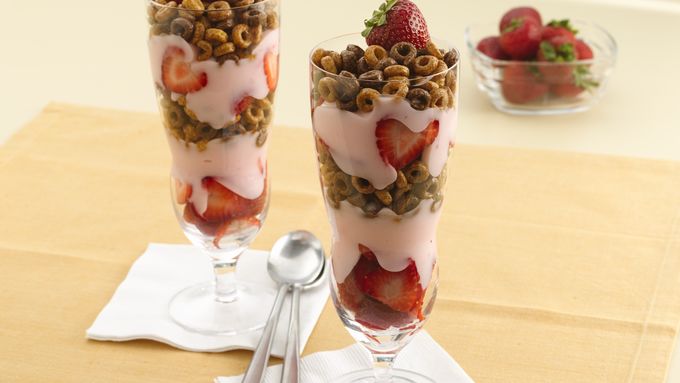 Greek Yogurt Berry Parfait Recipe - LifeMadeDelicious.ca Greek Yogurt Berry Parfait Recipe - LifeMadeDelicious.ca