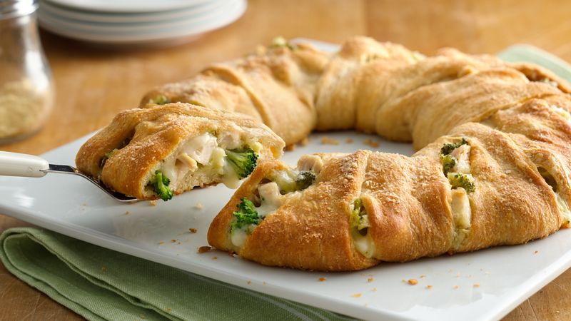 Couronne de croissants au poulet, brocoli et fromage